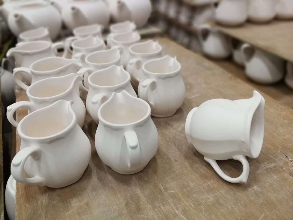 เยี่ยมโรงงานRoyal Porcelain ชมเบื้องหลังความหรูหราบนโต๊ะอาหาร