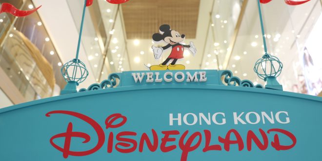ไอคอนสยาม ร่วมกับ Hong Kong Disneyland Resort สร้างปรากฏการณ์ครั้งสำคัญ  จัดงาน “Journey to Magic! เช็คอินดินเเดนมหัศจรรย์” ครั้งแรกในประเทศไทย! พบ “Duffy” และ “LinaBell” คาแรคเตอร์แสนน่ารักจากแก๊งค์ Duffy and Friends  พร้อมโปรโมชั่นสุดพิเศษช็อปครบ 35,000 บาท แลกรับบัตรเข้าสวนสนุก Hong Kong Disneyland