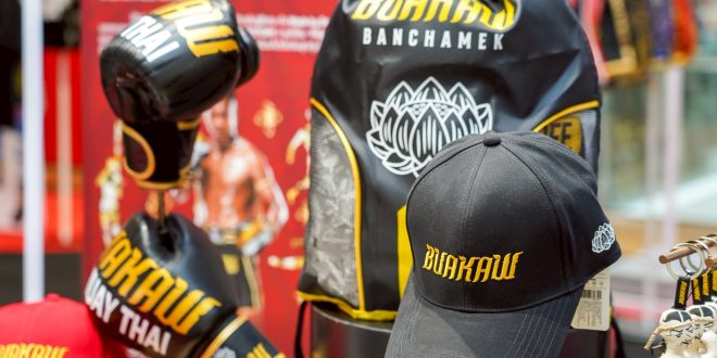 ไอคอนคราฟต์ ชวนจุดประกายนักสู้ในตัวคุณ กับงาน ICONCRAFT Co-Create  ภายใต้แคมเปญ “ICONCRAFT X BUAKAW X ARTSTORY” ชมเรื่องเล่าเบื้องหลังชีวิต “บัวขาว บัญชาเมฆ” ผ่านงานศิลป์ของศิลปินออทิสติก และช็อปสินค้าสุดสร้างสรรค์ในโซน Made by Beautiful People