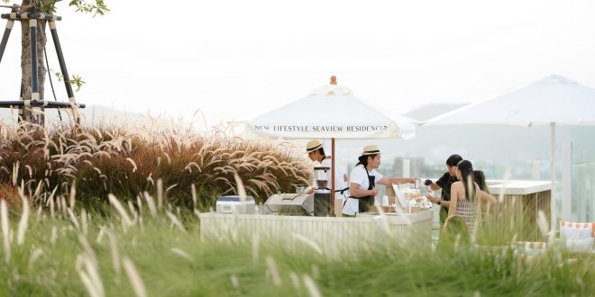PROUD เนรมิตคาเฟ่ลอยฟ้า VEHHA Hua Hin Pop-up Cafe เสิร์ฟความฟินช่วงวันแม่ รับนักท่องเที่ยวหัวหินคึกคักหลังทางพิเศษใหม่เปิดบริการ