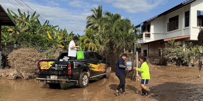“คนไทยไม่เคยทิ้งกัน” SPIRIT 4×4 ลุยน้ำท่วมให้กำลังใจผู้ประสบภัย จังหวัดน่าน