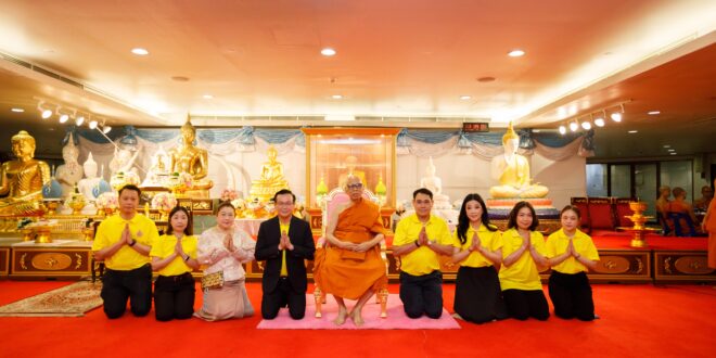 “พลังบุญบริษัท ทิพย กรุ๊ป โฮลดิ้งส์ จำกัด (มหาชน) และ บริษัท ทิพยประกันภัย จำกัด (มหาชน) ร่วมจัดกิจกรรมสร้างบุญมหากุศล “พลังบุญทิพย 9 เดือน 9 ปีที่ 16” ในวันฤกษ์ดีที่วัดไตรมิตรวิทยารามวรวิหาร เพื่อเฉลิมพระเกียรติพระบาทสมเด็จพระปรเมนทรรามาธิบดีศรีสินทรมหาวชิราลงกรณ พระวชิรเกล้าเจ้าอยู่หัว  โดยได้รับเกียรติจาก ดร. สมพร สืบถวิลกุล ประธานเจ้าหน้าที่บริหาร บริษัท ทิพย กรุ๊ป โฮลดิ้งส์ จำกัด (มหาชน) และกรรมการผู้จัดการใหญ่ บริษัท ทิพยประกันภัย จำกัด (มหาชน) พร้อมคณะผู้บริหารและพนักงาน นำคณะผู้ถือหุ้นและกัลยาณมิตรธรรมกว่า 150 ท่าน ร่วมสร้างบุญมหากุศลในครั้งนี้ สมเด็จพระพุฒาจารย์ กรรมการมหาเถรสมาคม ประธานสมัชชามหาคณิสสรคณะสงฆ์ฝ่ายมหานิกาย เจ้าคณะใหญ่หนตะวันออก และเจ้าอาวาสวัดไตรมิตรวิทยารามวรวิหาร เป็นประธานสงฆ์ พร้อมพระภิกษุสงฆ์ 9 รูป เจริญพระพุทธมนต์และรับเครื่องจตุปัจจัยไทยธรรม รวมทั้งได้รับถวายภัตตาหารเพลจากผู้ร่วมงาน โครงการ “พลังบุญทิพย 9 เดือน 9” ดำเนินต่อเนื่องมาเป็นปีที่ 16 สะท้อนเจตนารมณ์ส่งเสริมคุณธรรม ความกตัญญูต่อชาติ ศาสนา และพระมหากษัตริย์ อันเป็นหลักยึดเหนี่ยวจิตใจของประชาชน และร่วมสืบสานคุณค่าเอกลักษณ์ความเป็นไทย อีกทั้งยังเพื่อสืบสานพระพุทธศาสนา ร่วมสร้างบุญมหากุศลเพื่อแผ่นดินไทย ปวงชนชาวไทย ขอความร่มเย็นเป็นสุขให้ประเทศชาติสืบไป 9 เดือน 9 ปีที่ 16” ทิพย กรุ๊ป โฮลดิ้งส์ และ ทิพยประกันภัย  นำคณะผู้ถือหุ้นร่วมสร้างบุญมหากุศล