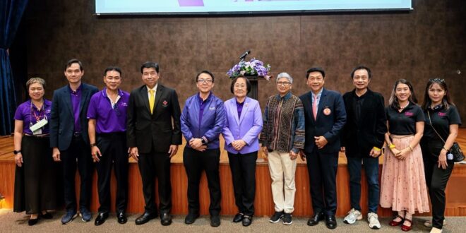 ชมรมสมองใสใจสบาย ศูนย์ดูแลภาวะสมองเสื่อม ร่วมกับ กองทุนหลักประกันสุขภาพกรุงเทพมหานคร ส่งแคมเปญ “Me-Minder” เพื่อป้องกันอัลไซเมอร์ พร้อมจัดงาน “กล้าถาม เปิดใจ เข้าใจอัลไซเมอร์”
