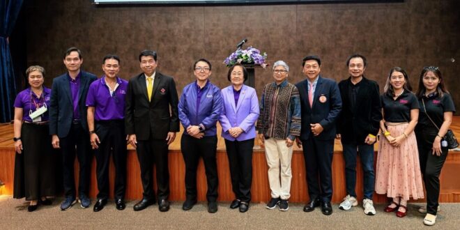 ชมรมสมองใสใจสบาย ศูนย์ดูแลภาวะสมองเสื่อม ร่วมกับ กองทุนหลักประกันสุขภาพกรุงเทพมหานคร ส่งแคมเปญ “Me-Minder” เพื่อป้องกันอัลไซเมอร์ พร้อมจัดงาน “กล้าถาม เปิดใจ เข้าใจอัลไซเมอร์”