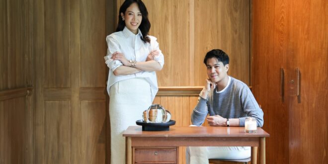 PROUD จับมือ VVON SUGUNNASIL  เปิดตัวยูนิฟอร์มใหม่ ชูความหรูหรา เรียบง่ายและยั่งยืน   สะท้อนปรัชญา ‘ALL IS WELL เพื่อชีวิตดีที่ยั่งยืน’