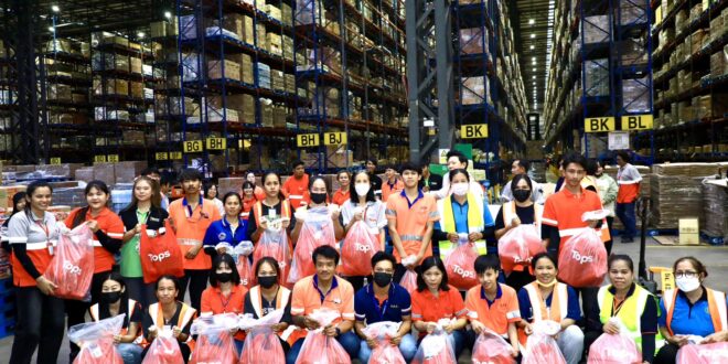 ท็อปส์ ในเครือเซ็นทรัล รีเทล รวมพลังภาครัฐ–องค์กรท้องถิ่น ลงพื้นที่บรรเทาภัยน้ำท่วมใต้ ส่งต่อถุงปันน้ำใจกว่า 10,000 ชุด เคียงข้างชุมชนฝ่าวิกฤตไปด้วยกัน