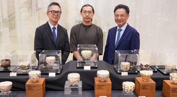 สยาม ทาคาชิมายะ เปิดนิทรรศการ “Benjaron Chawan Tropical Wabi” โดย “ทาคานาโอะ โทโด” ศิลปินเจ้าของรางวัลดีไซน์ระดับโลก กับการถ่ายทอดสุนทรียภาพเซรามิกญี่ปุ่นในมิติใหม่  วันนี้ – 8 กุมภาพันธ์ 2569 ณ ชั้น M สยาม ทาคาชิมายะ