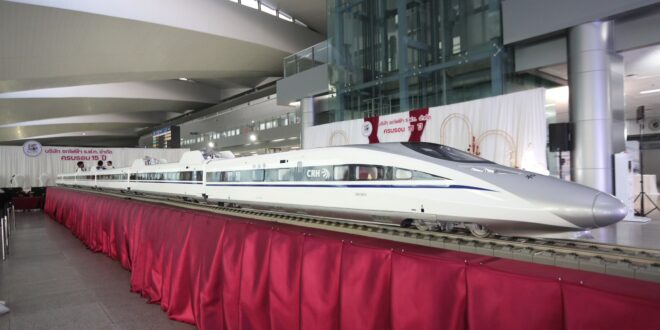 รฟฟท. ฉลองครบรอบ 15 ปี  “พิพัฒน์” ชูวิสัยทัศน์ “รถไฟฟ้าสายสีแดง ยกระดับคุณภาพชีวิตชานเมือง” ด้วยมาตรฐานสากล ก้าวสู่อนาคตอย่างยั่งยืน