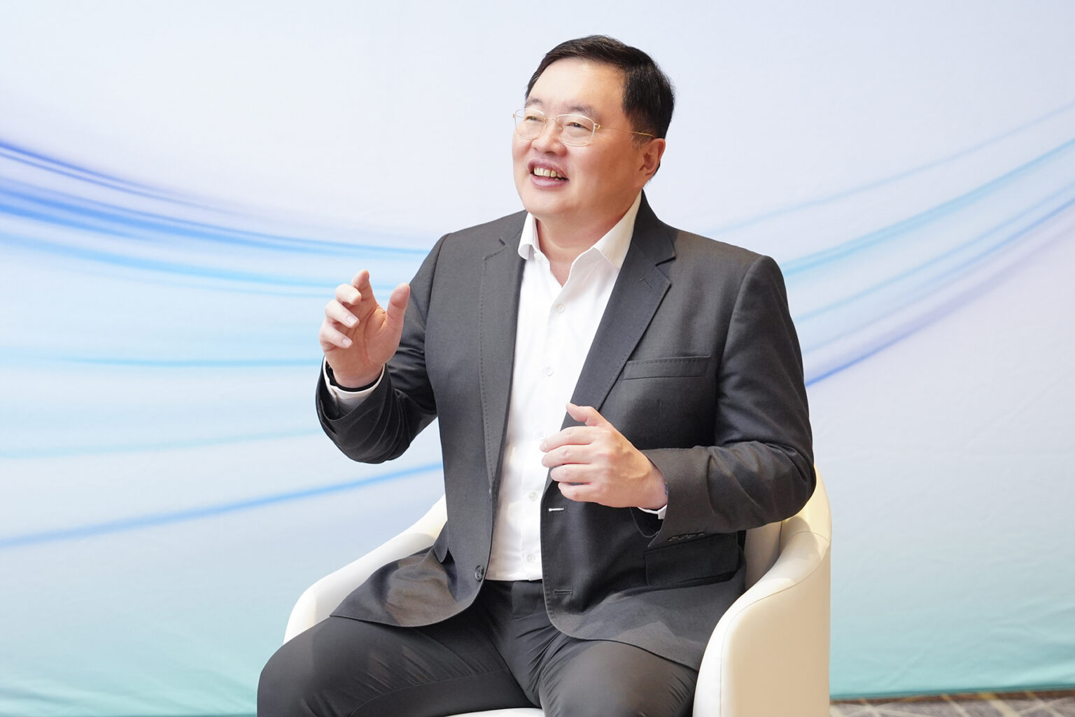https://www.thebusinessplus.com/wp-content/uploads/2026/04/2_%E0%B8%99%E0%B8%B2%E0%B8%A2%E0%B8%98%E0%B8%A3%E0%B8%A3%E0%B8%A1%E0%B8%A8%E0%B8%B1%E0%B8%81%E0%B8%94%E0%B8%B4%E0%B9%8C-%E0%B9%80%E0%B8%A8%E0%B8%A3%E0%B8%A9%E0%B8%90%E0%B8%AD%E0%B8%B8%E0%B8%94%E0%B8%A1-%E0%B8%81%E0%B8%A3%E0%B8%A3%E0%B8%A1%E0%B8%81%E0%B8%B2%E0%B8%A3%E0%B8%9C%E0%B8%B9%E0%B9%89%E0%B8%88%E0%B8%B1%E0%B8%94%E0%B8%81%E0%B8%B2%E0%B8%A3%E0%B9%83%E0%B8%AB%E0%B8%8D%E0%B9%88-%E0%B9%80%E0%B8%AD%E0%B8%AA%E0%B8%8B%E0%B8%B5%E0%B8%88%E0%B8%B5-1536x1024.jpg