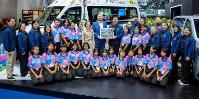 เมอร์เซเดส-เบนซ์ เปิดบูธรับเด็กนักเรียนเยาววิทย์เยือนงาน Motor Show 2026  เผยโฉมเจ้าของผลงานสุดน่ารักกับ Sprinter 419 Business รุ่นพิเศษที่มีคันเดียวในโลก