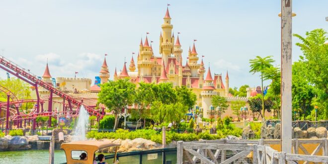 Traveloka เผย นักท่องเที่ยวไทยซื้อบัตรเข้าสวนสนุกมากเพิ่มขึ้นเกือบ 2 เท่า สะท้อนเทรนด์ Experience-Led Travel ที่กำลังเติบโต