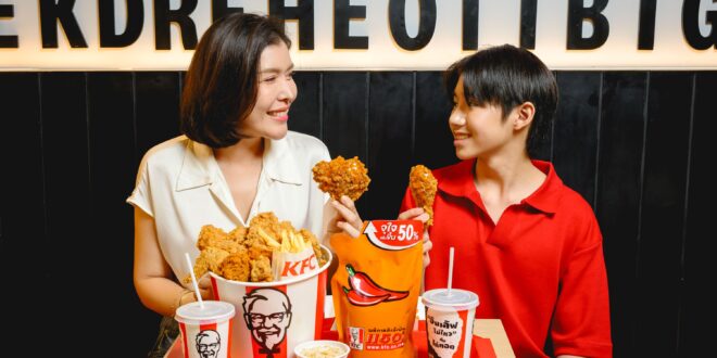 KFC ประเทศไทย อัปเลเวลความอร่อยมื้อวันแม่ปีนี้ให้จุใจกว่าเดิม รับฟรี! “ซอสพริกจัมโบ้” ปริมาณเพิ่มขึ้น 50% เพียงซื้อชุดบักเก็ตที่ร่วมรายการราคา 349 บาทขึ้นไป ตั้งแต่ 8 – 12 สิงหาคมนี้ ที่ร้าน KFC ทั่วประเทศ