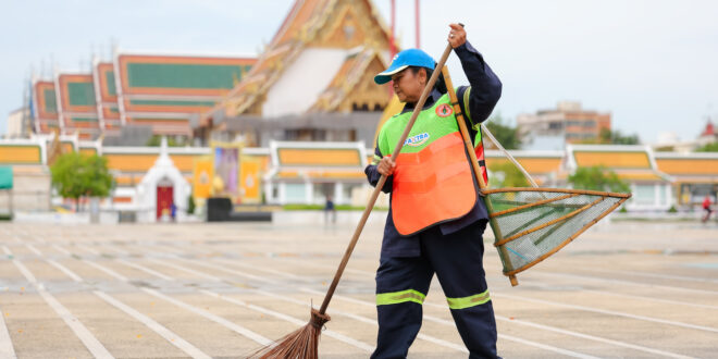 ซีพี แอ็กซ์ตร้า ส่งเสื้อรีไซเคิลสะท้อนแสงจากขวดพลาสติก  เพิ่มความปลอดภัยผู้ปฏิบัติงาน ฟื้นฟูเมืองหลังน้ำลด!