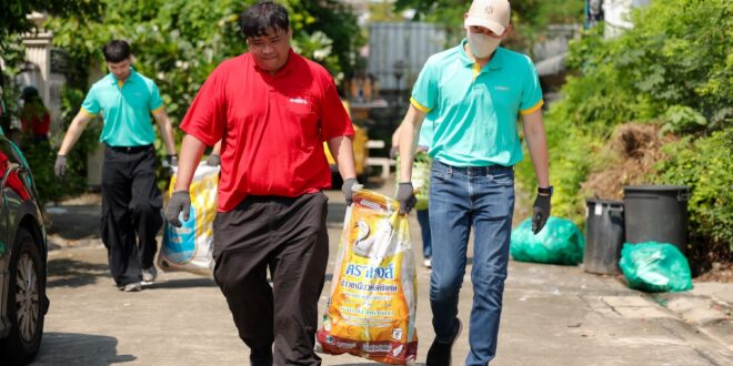 ซีพี แอ็กซ์ตร้า สนับสนุนทีม Big Cleaning ของ กทม. ฟื้นฟูพื้นที่หลังน้ำลด  พร้อมส่งต่อเสื้อสะท้อนแสงรีไซเคิล สานต่อคุณค่าจากโครงการ “พลาสติกคืนค่า”