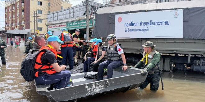 กลาโหมบูรณาการทุกเหล่าทัพ — รวมพลังช่วยประชาชนฝ่าวิกฤตอุทกภัยทั่วกรุงเทพฯ